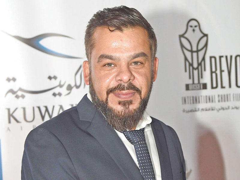 لحظة وفاة والدة الفنان منذر رياحنة داخل الاستوديو