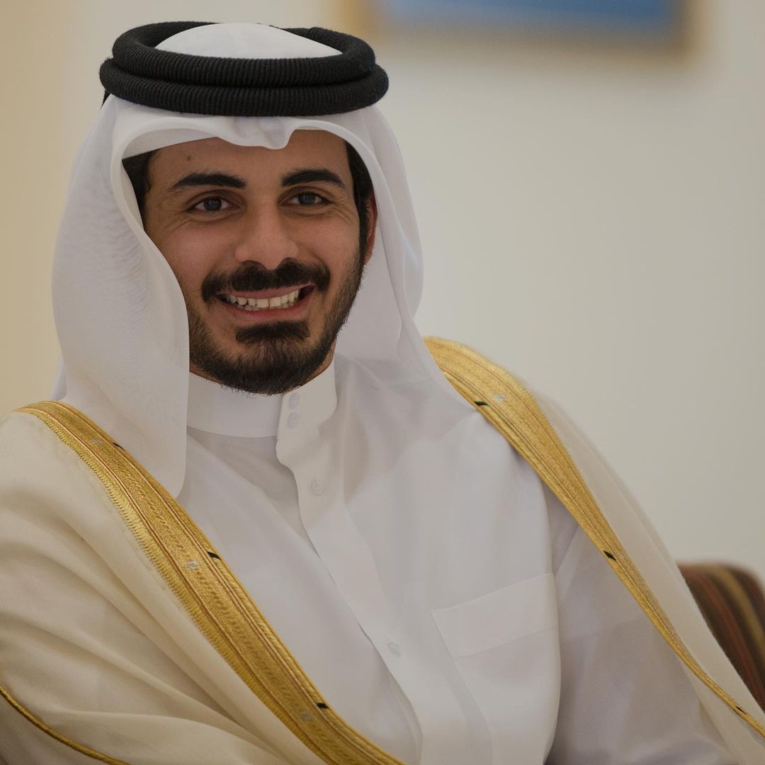 كم طول الشيخ خليفة بن حمد